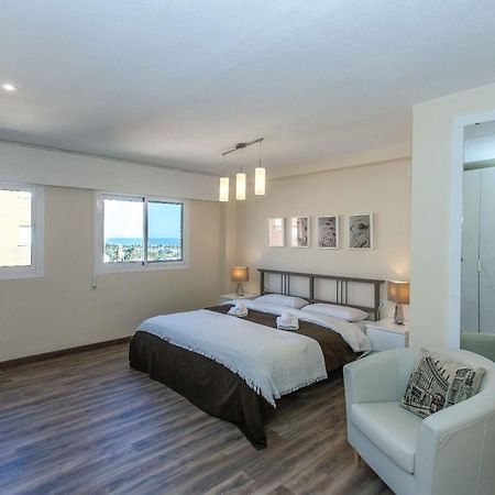 Apartment Malvarrosa Beach Cavite Valencia Eksteriør billede